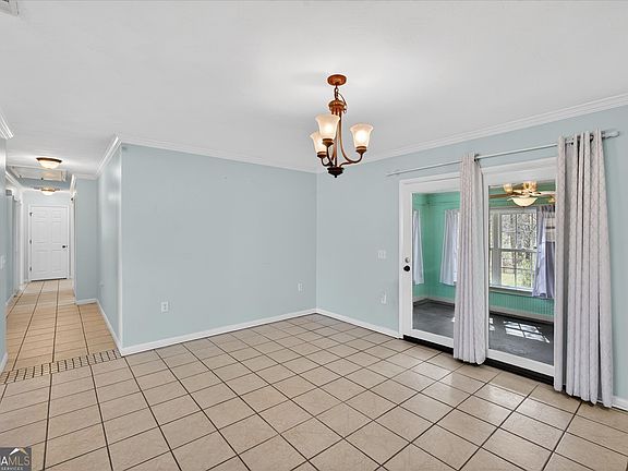 5th image of 1005 Cedar St