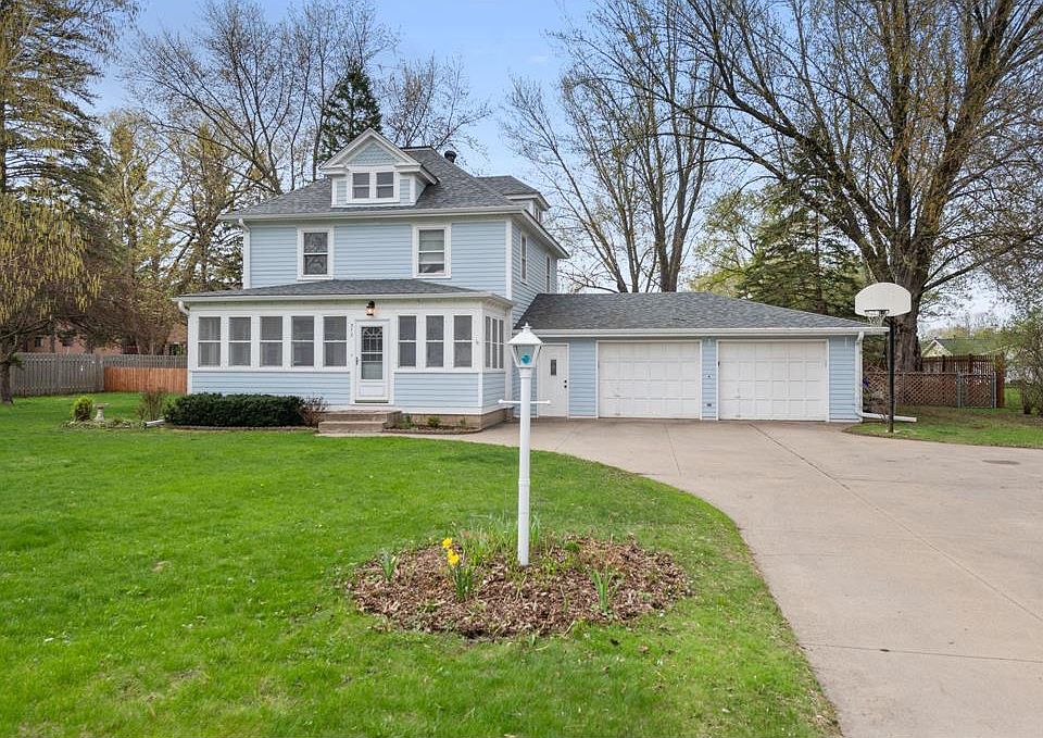 372 West 8th St, New Richmond, WI 54017 Zillow