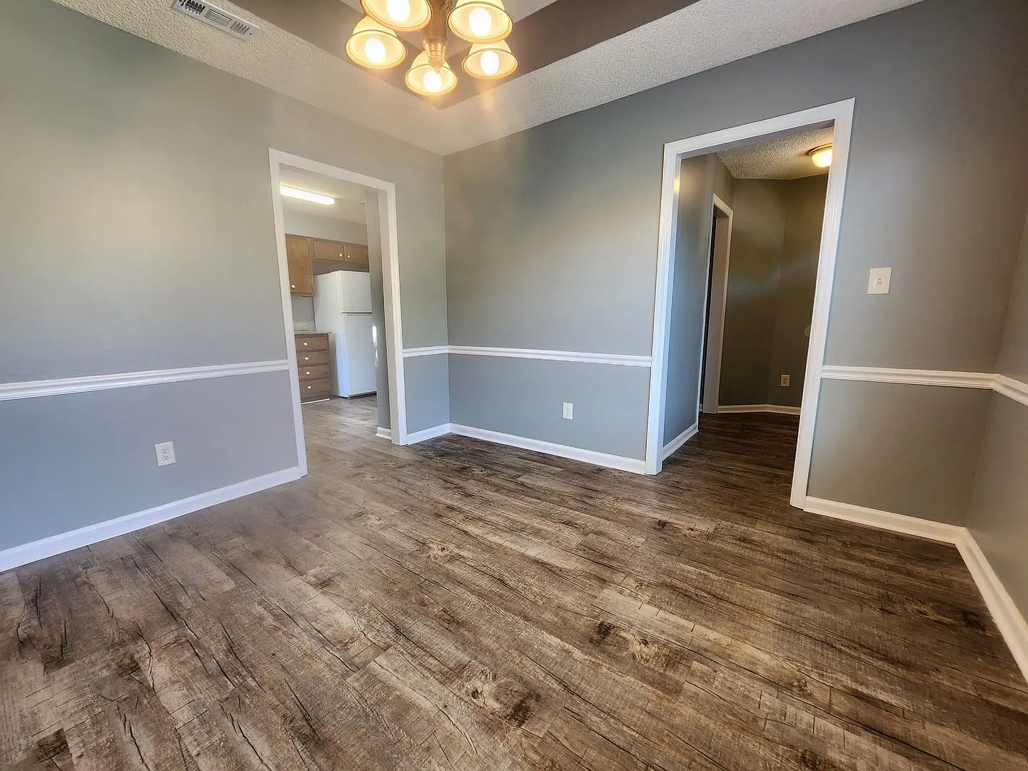 Bright & Inviting 3-Bedroom Home with Open Layout and Fenced Backyard — Photo 3