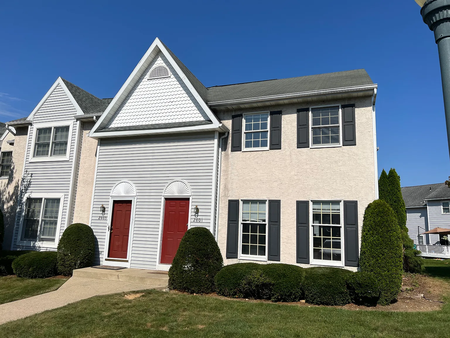 3 bed, 1.5 bath, 1416 sqft, $2,100 — Photo 1