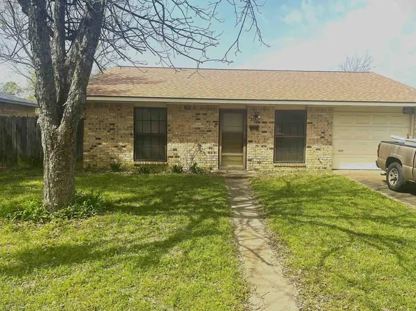 207 Gray St, Henderson, TX 75652