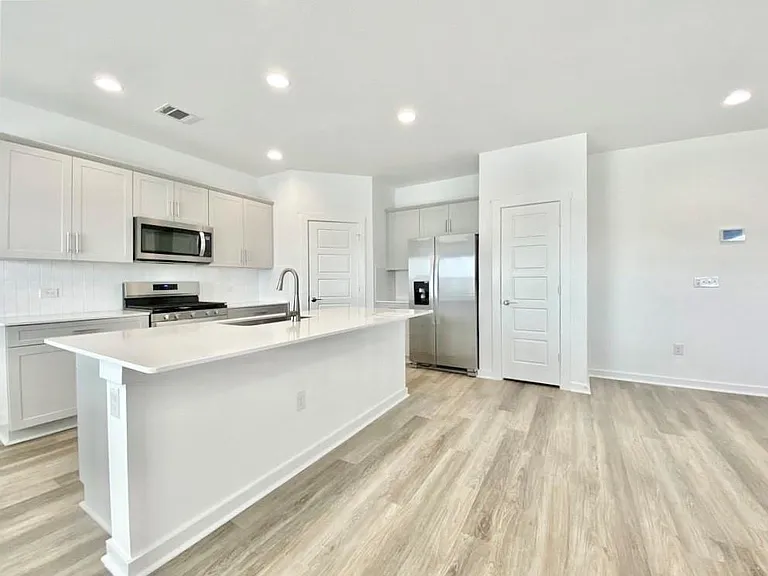 1837 Bonham Ln — Photo 4