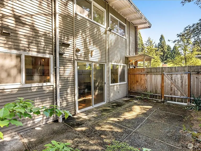 12210 SE 60th St #11 — Photo 19