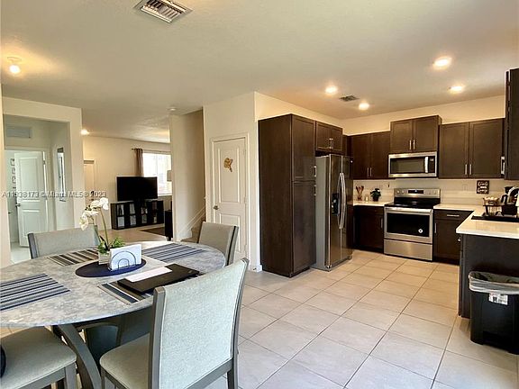 5th image of 1059 SE 24th Ave #1059