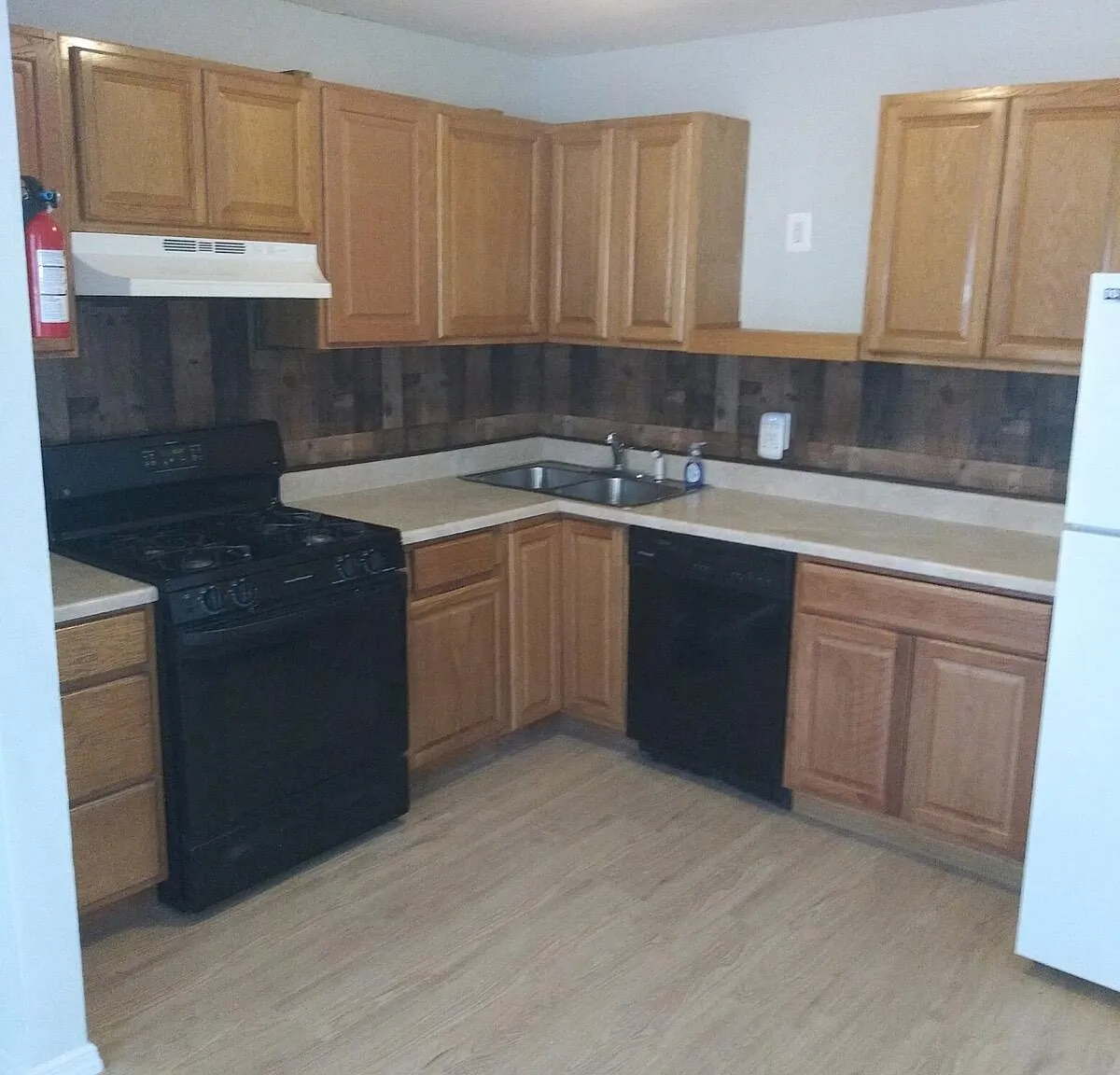4 bed, 1824 sqft, $2,075 — Photo 3