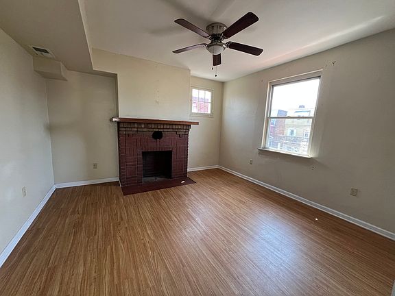 4th image of 3328 Ward St #2