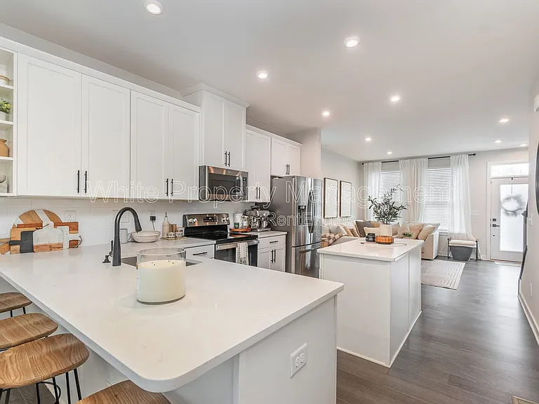 4742 Chastain Ave — Photo 6