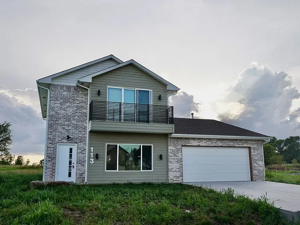 113 S Sycamore St, Valley Center, KS 67147