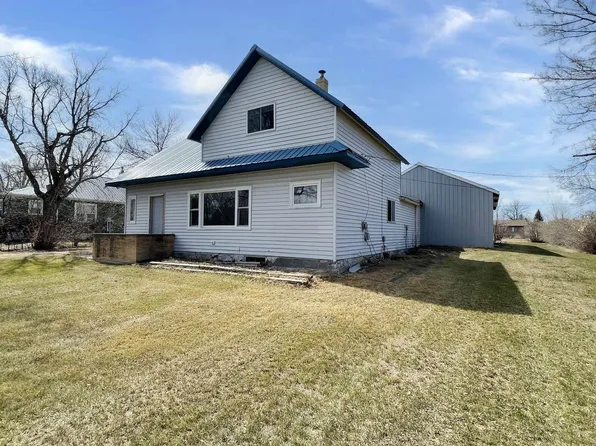 311 Summit St, Underwood, ND 58576