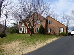 6802 Fairway Woods Ct, Roanoke, VA 24018