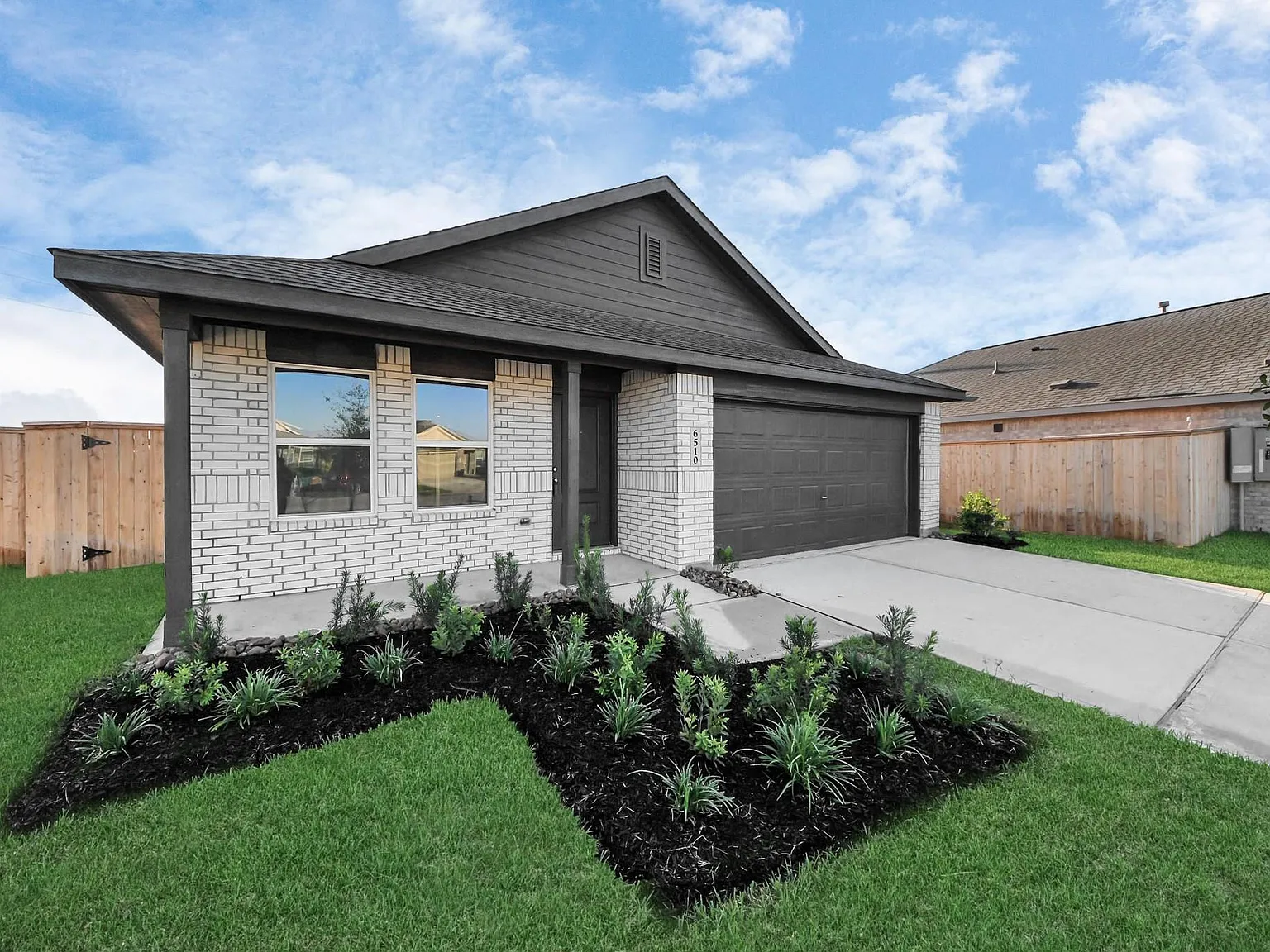 4 bed, 2.0 bath, 1760 sqft, $2,175 — Photo 1
