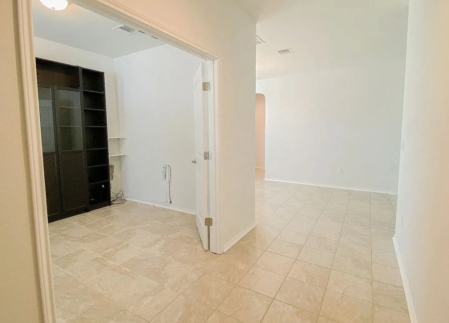 4 bed, 2781 sqft, $2,450 — Photo 4