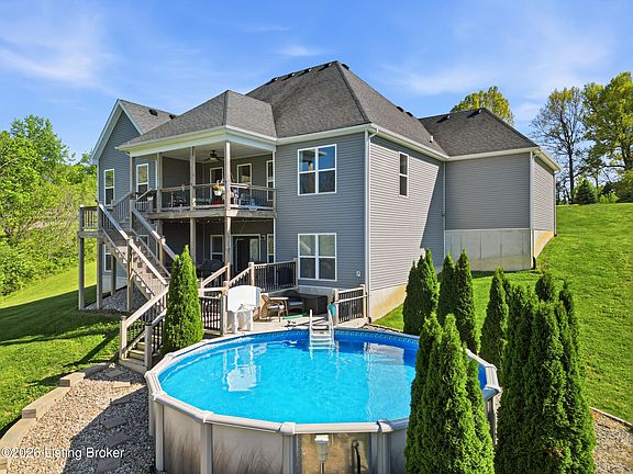 3rd image of 652 Lincoln Dr