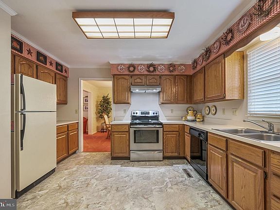 3rd image of 116 Shinnecock Rd