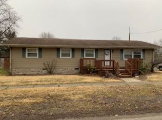 319 S Franklin St, Kansas, IL 61933