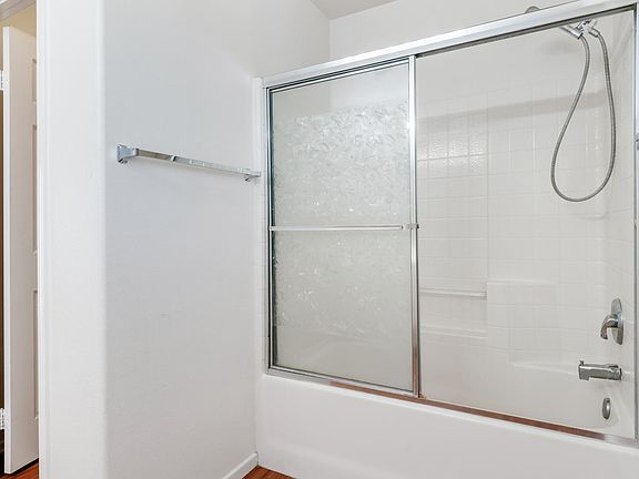 3rd image of 26372 Saint David St