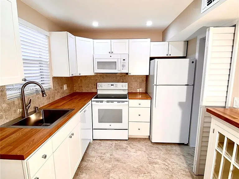 3926 Segovia St #3926 — Photo 13