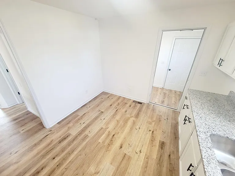 709 Maryland Ave — Photo 3