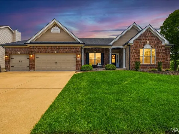 3126 Brook Hollow Dr, O'Fallon, MO 63366