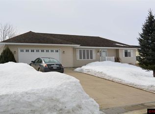 109 Meadow Ln, Janesville, MN 56048