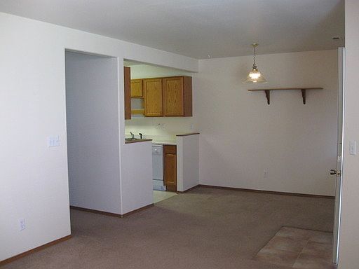 4th image of 102 Pine St APT 1