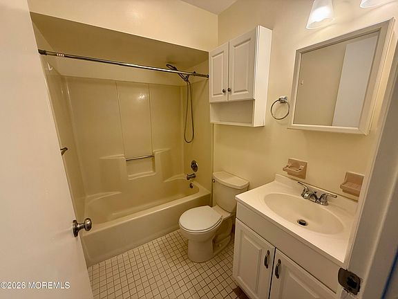 5th image of 290 N Main St #1