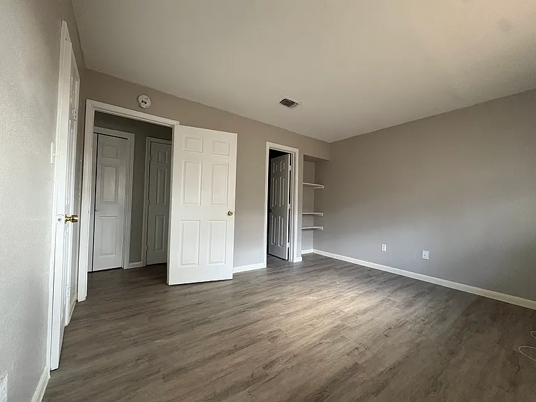 3221 Hirschfield Rd #C — Photo 7