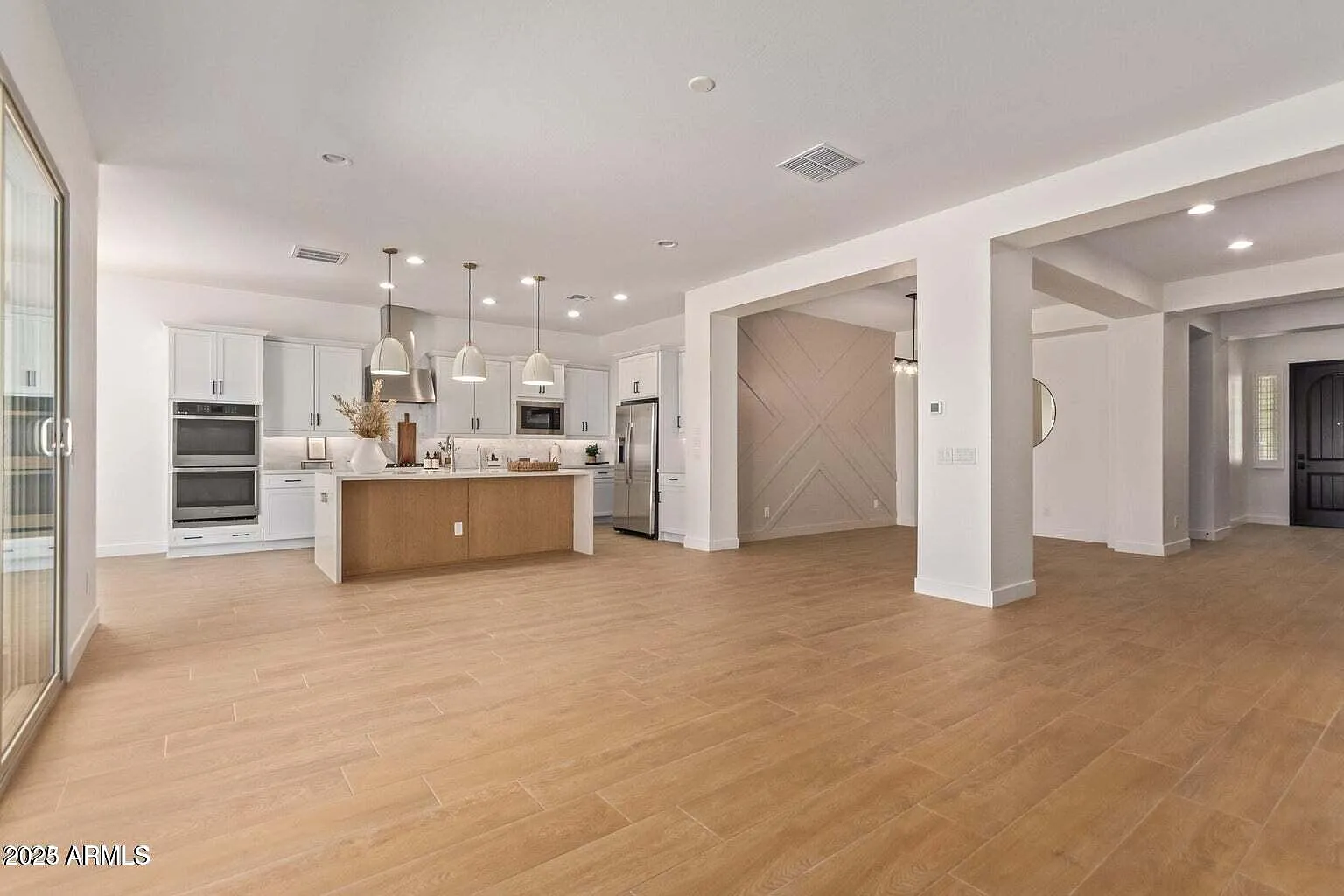 3 bed, 3.0 bath, 2916 sqft, $3,200 — Photo 4