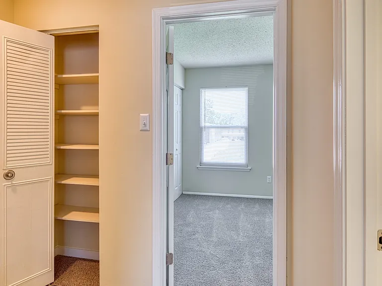 Woodbriar Apartments — Photo 15