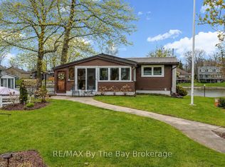 39 Old Mosley St, Wasaga Beach, ON L9Z2J8