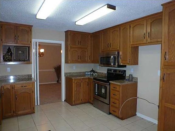 5th image of 567 Vaughn Dr N