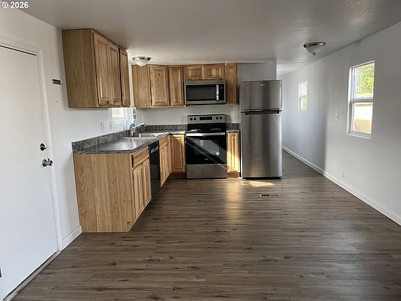 3rd image of 1413 Hawthorne Ave Space 53