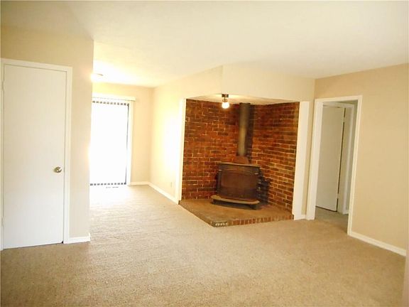 2nd image of 119 NE 10th St