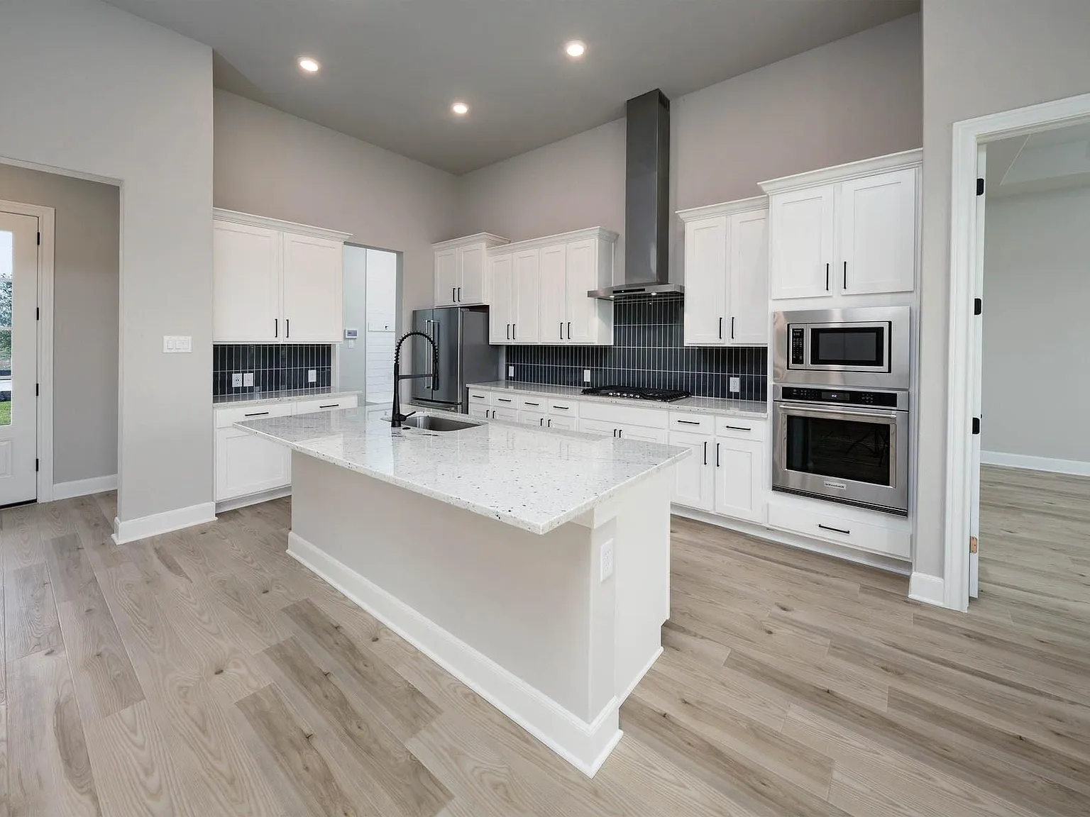 3 bed, 2.0 bath, 1662 sqft, $3,280 — Photo 3