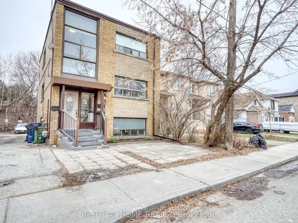 101 16th St, Toronto, ON M8V 3J9