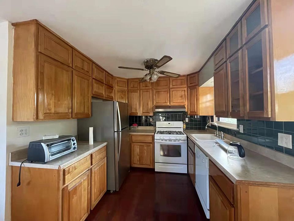1st image of 135 Van Cortlandt Ave