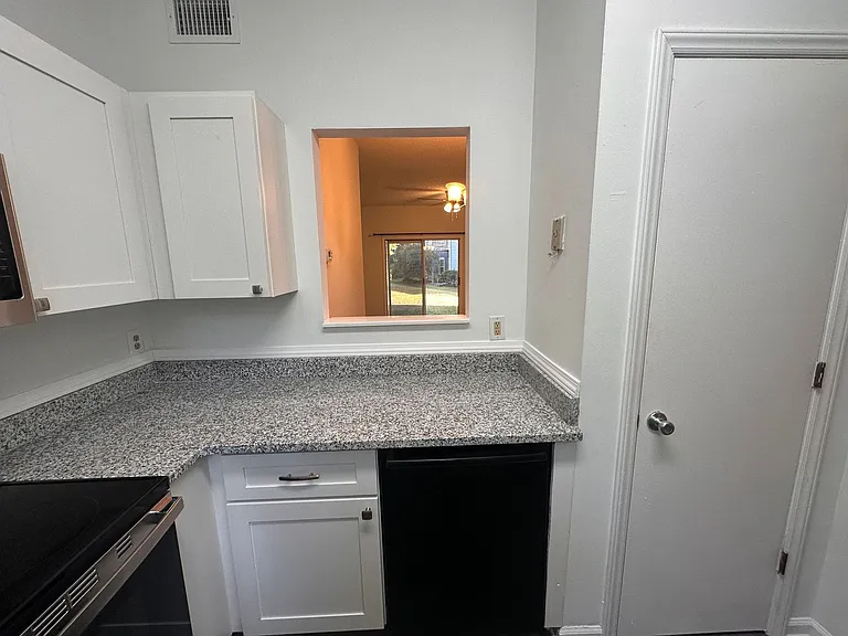 4220 Wilshire Blvd #105-C — Photo 18
