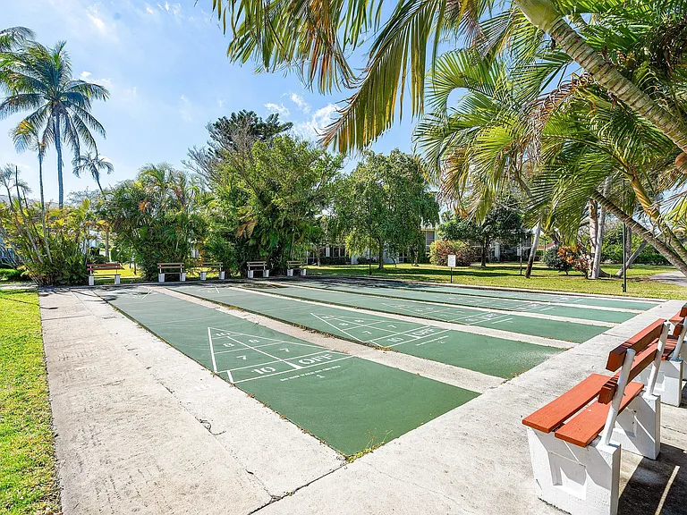 2440 SW 22nd Ave #703 — Photo 32