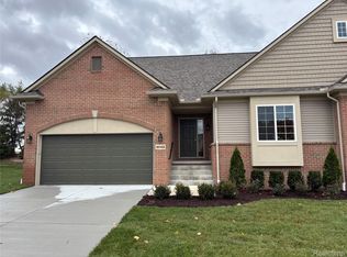 9048 Rhyan Rd, White Lake, MI 48386