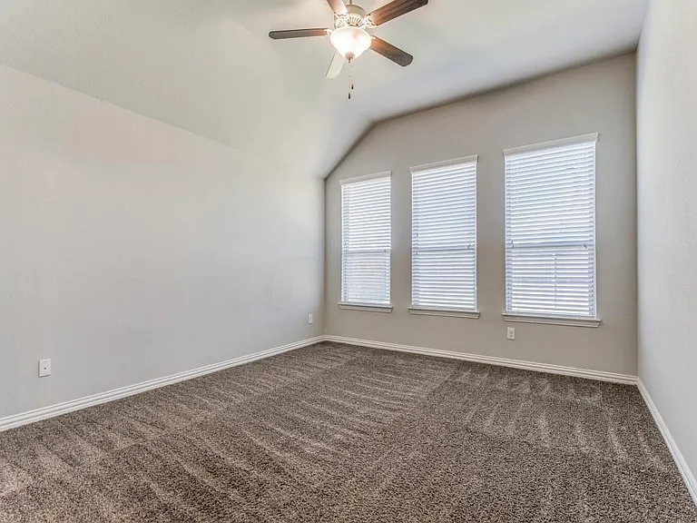 258 Churchill Dr — Photo 5