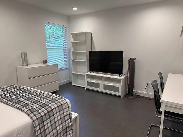 2144 Shangri La Ln — Photo 10