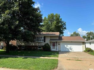 102 12th Ave, De Witt, IA 52742