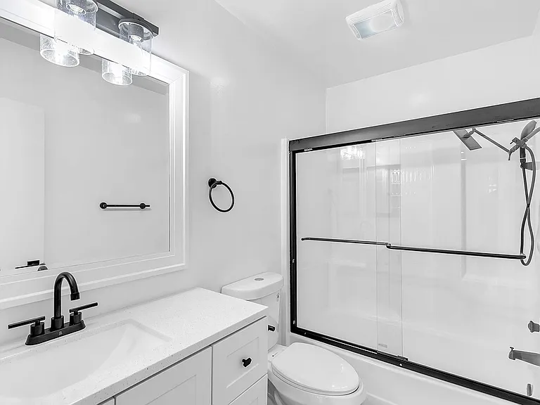 10930 Palms Blvd — Photo 11