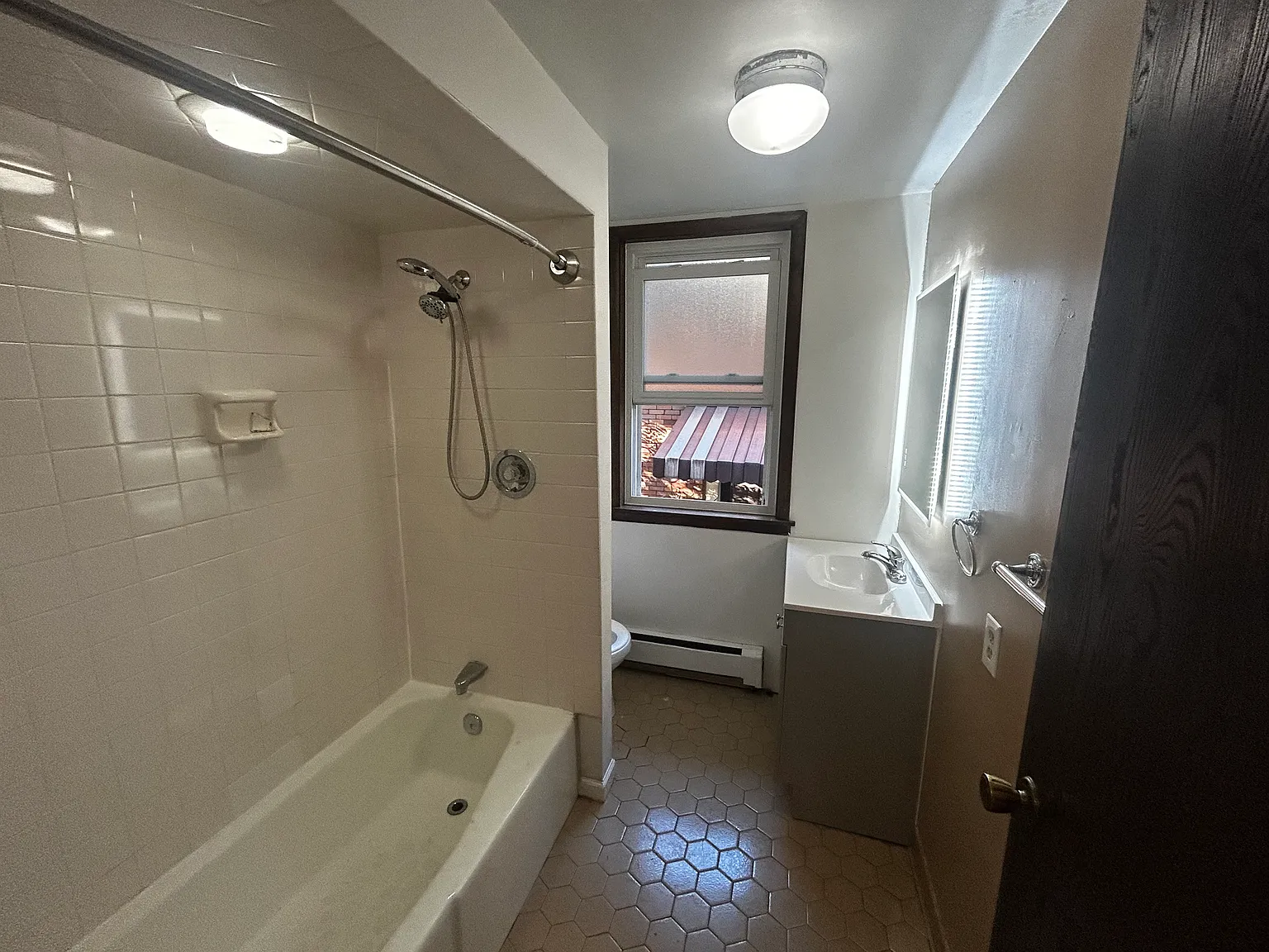 3 bed, 1625 sqft, $1,600 — Photo 4