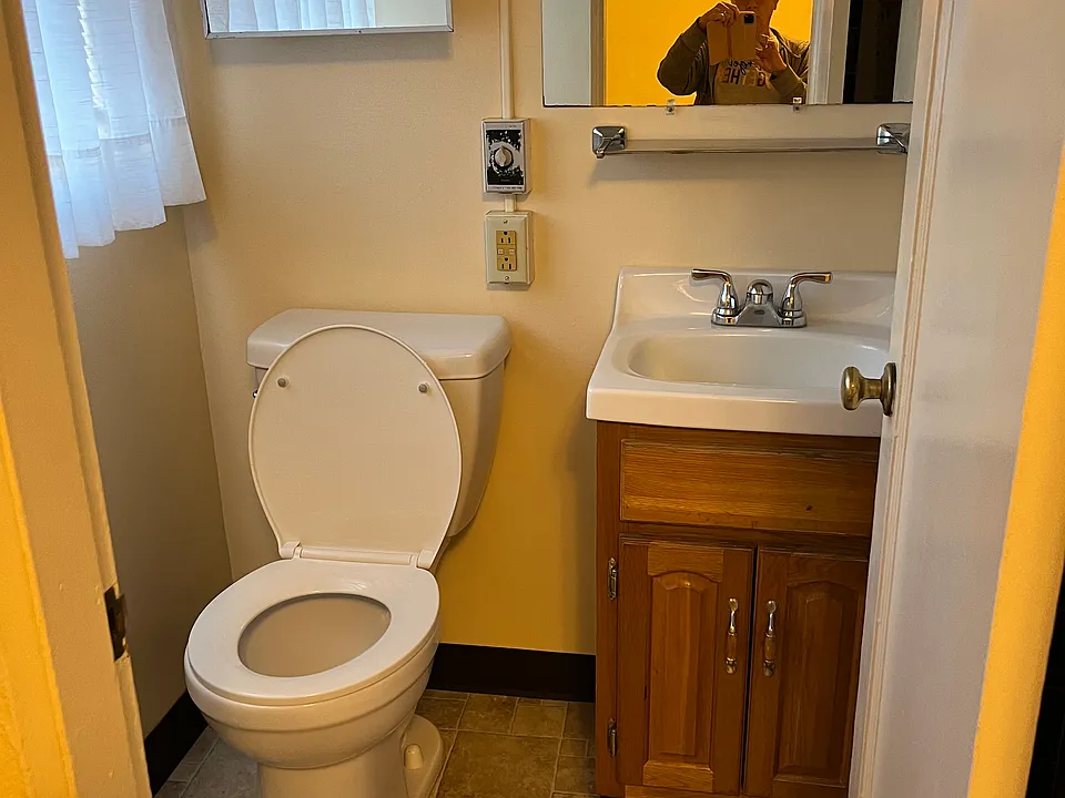 589 N Oregon St #4