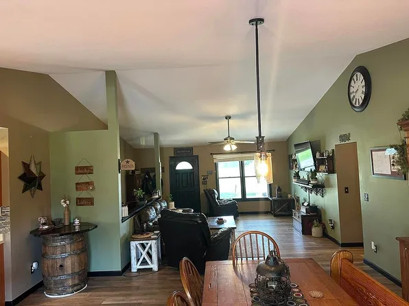 1039 S Ewing St, Clinton, IN 47842