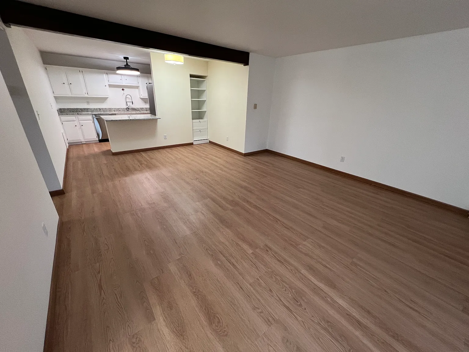 2 bed, 1.5 bath, 1093 sqft, $1,525 — Photo 3