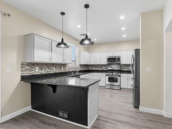 5th image of 749 Beach Park St