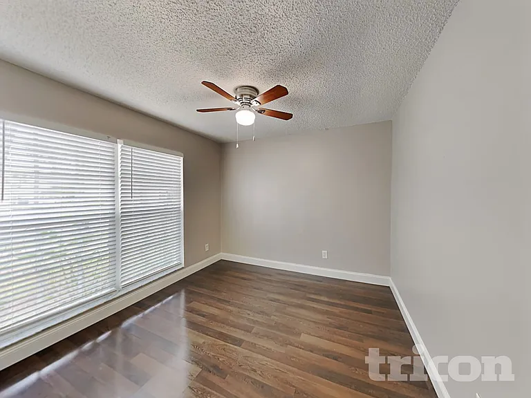 1115 Hardwood Dr — Photo 8