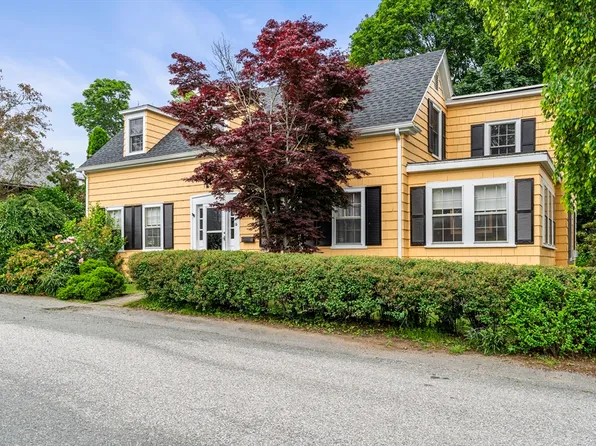 15 Linden St, Marblehead, MA 01945